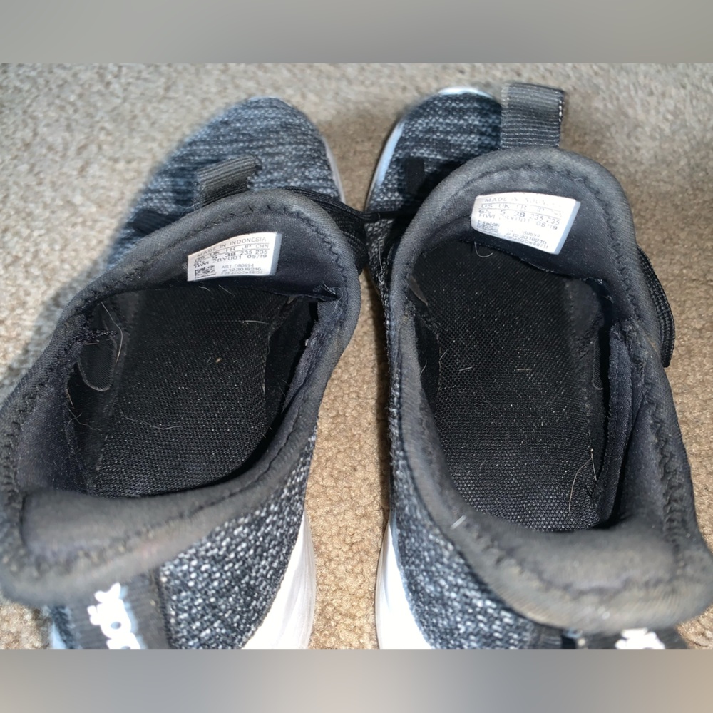 Women’s Adidas Cloudfoam Athletic Shoe - Size 6.5 - Picture 8 of 9